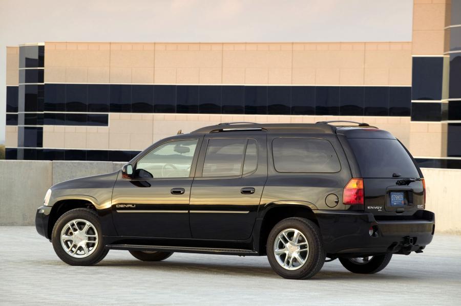  GMC Envoy XL Denali 2005 года  (фото 16 из 22)